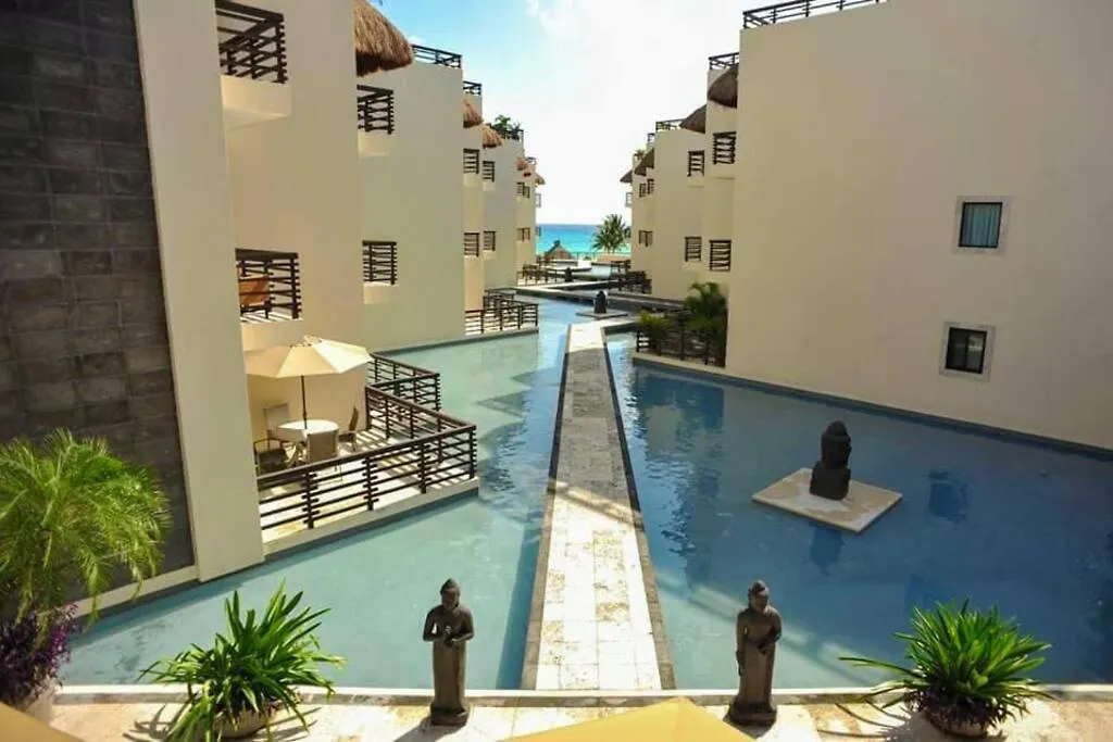 Beachfront Bliss: 2Br/2Ba Seaside Living Playa del Carmen Mexico