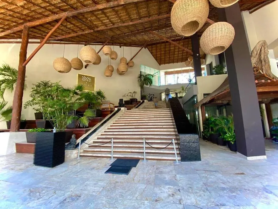 Beachfront Bliss: 2Br/2Ba Seaside Living Playa del Carmen Apartment