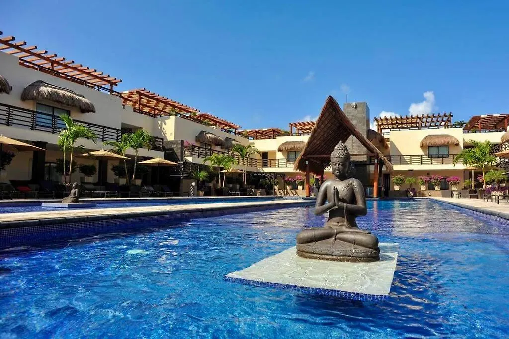 Beachfront Bliss: 2Br/2Ba Seaside Living Playa del Carmen